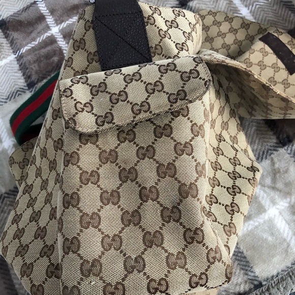 Gucci canvas diaper bag, with multiple pockets and fold-out changing pad - Picture 2 of 9